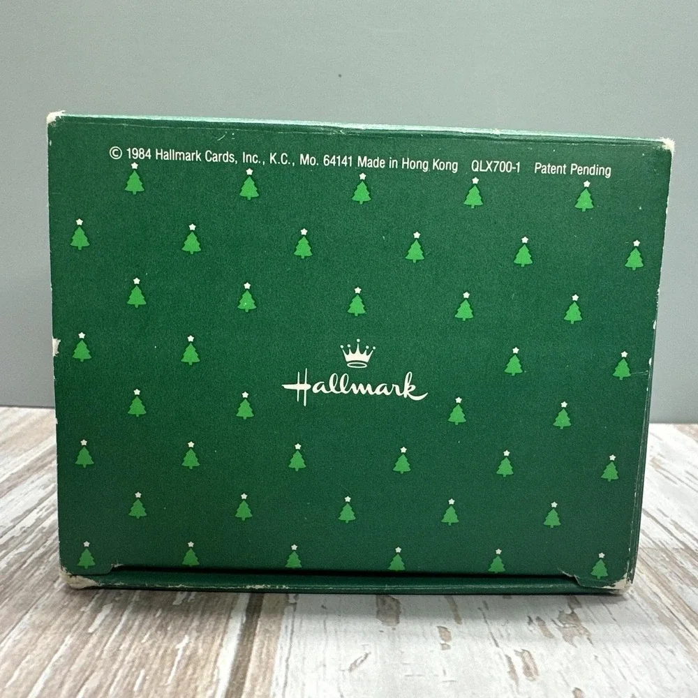 Vintage Hallmark‎ Keepsake Ornament Lighted Nativity 1984 QLX7000-1 with Box